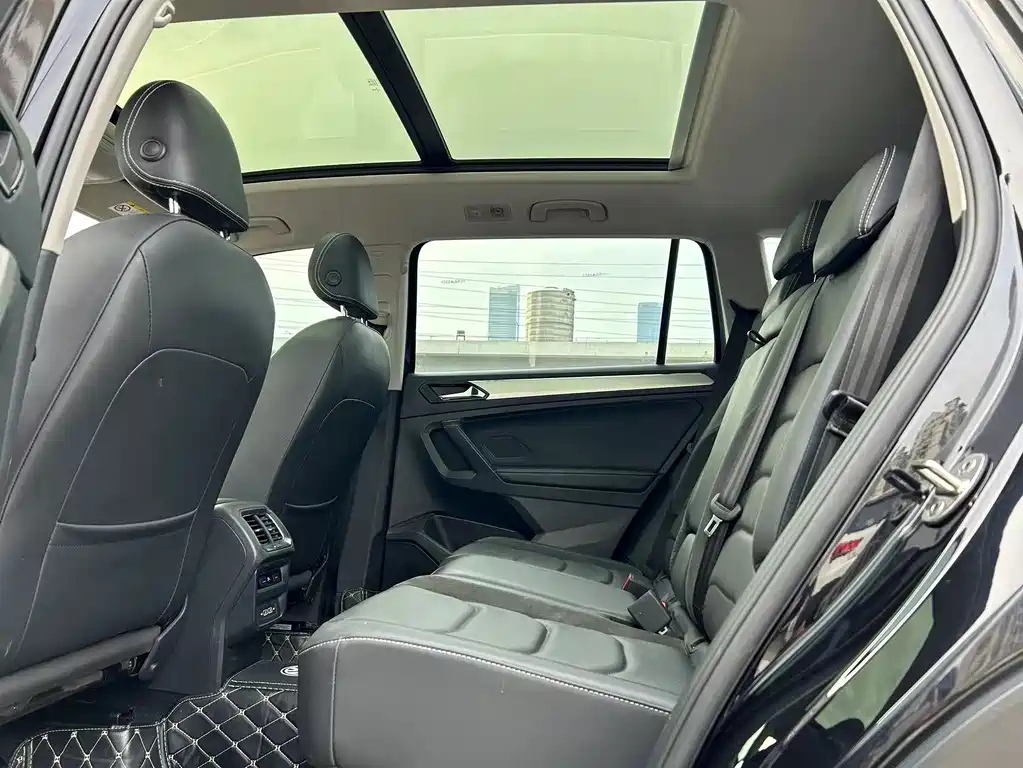 VOLKSWAGEN TIGUAN L 2020
