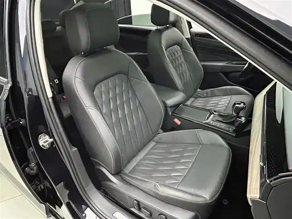 VOLKSWAGEN PASSAT 2021