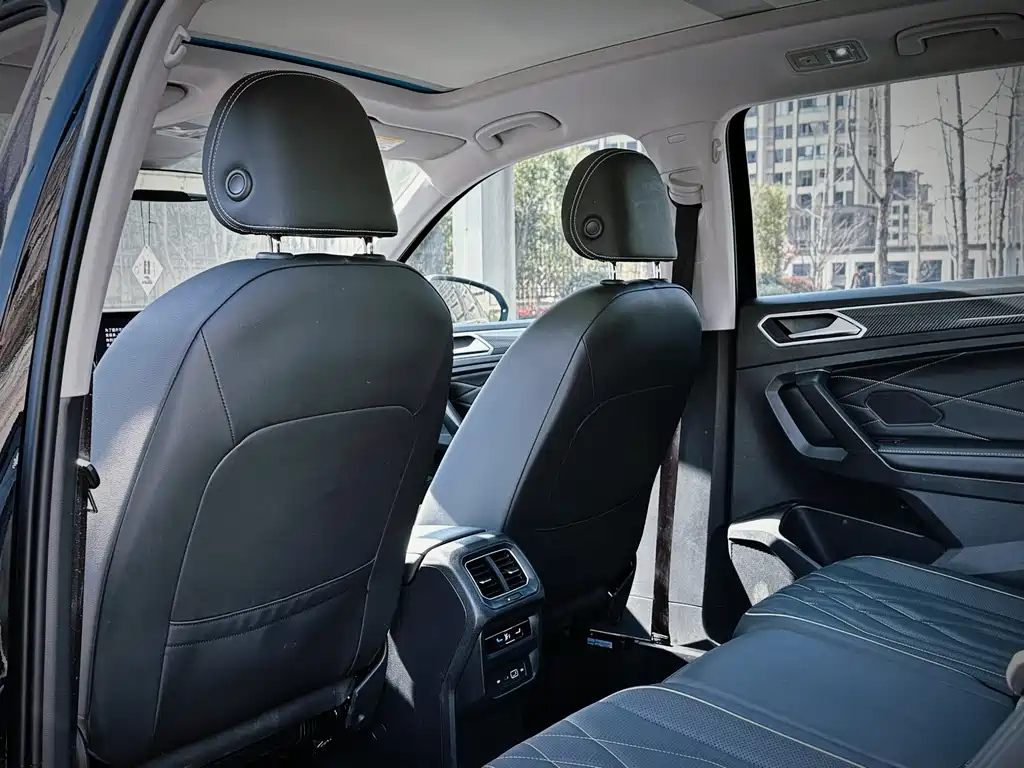 VOLKSWAGEN TIGUAN L 2023