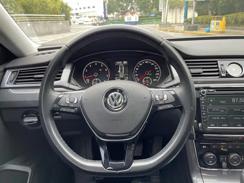 VOLKSWAGEN PASSAT 2018