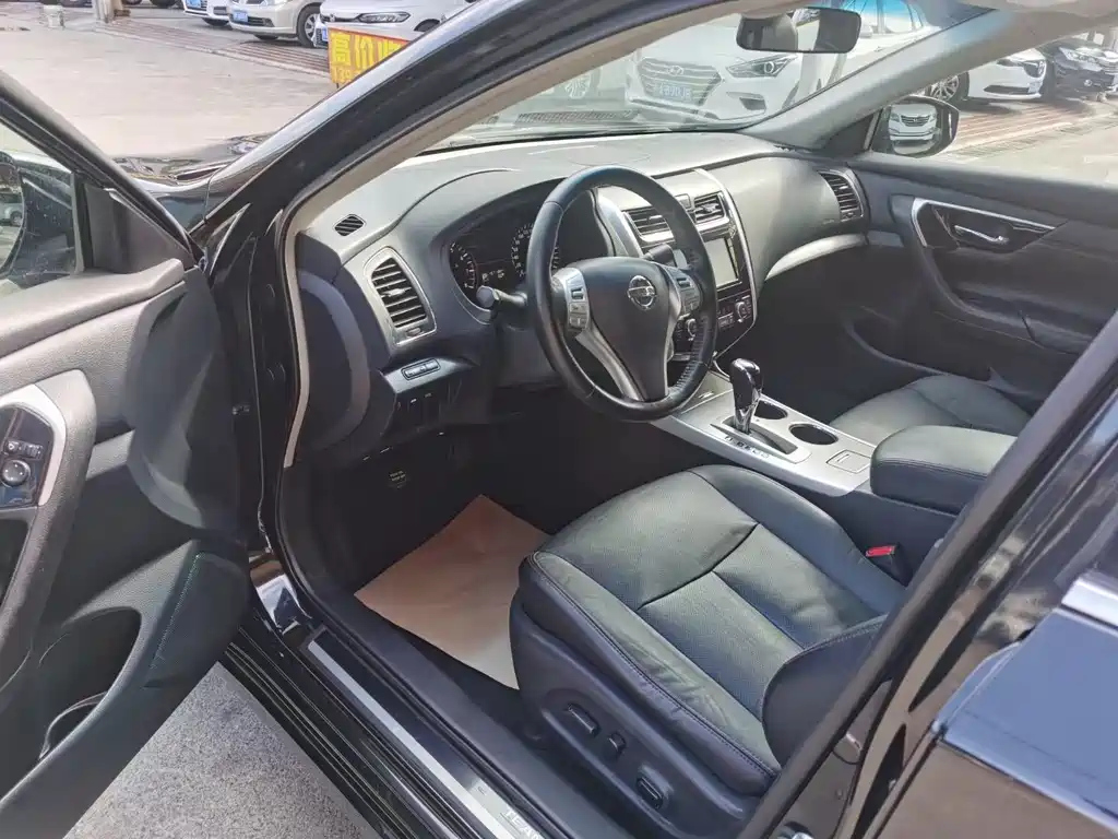 NISSAN TEANA 2017