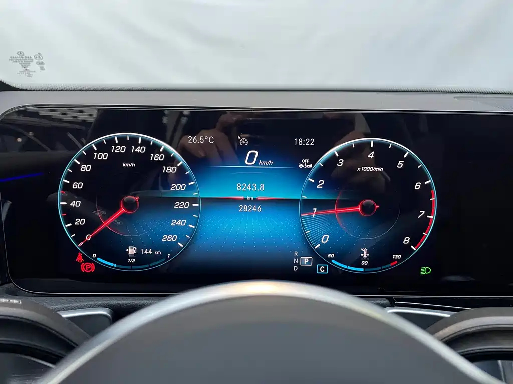 MERCEDES BENZ GLB 2023