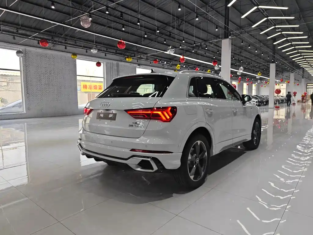 AUDI Q3 2024