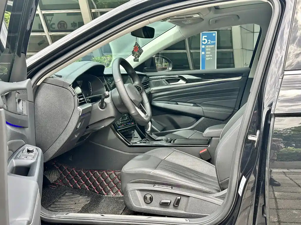 VOLKSWAGEN PASSAT 2023