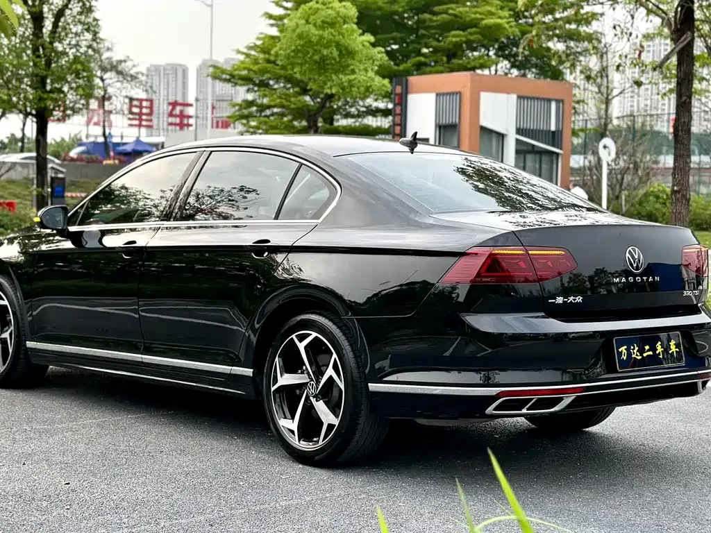 VOLKSWAGEN MAGOTAN 2022