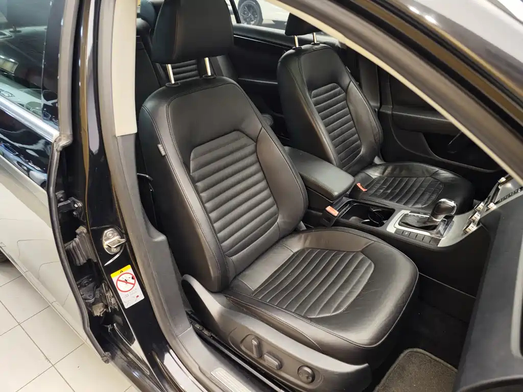 VOLKSWAGEN MAGOTAN 2013