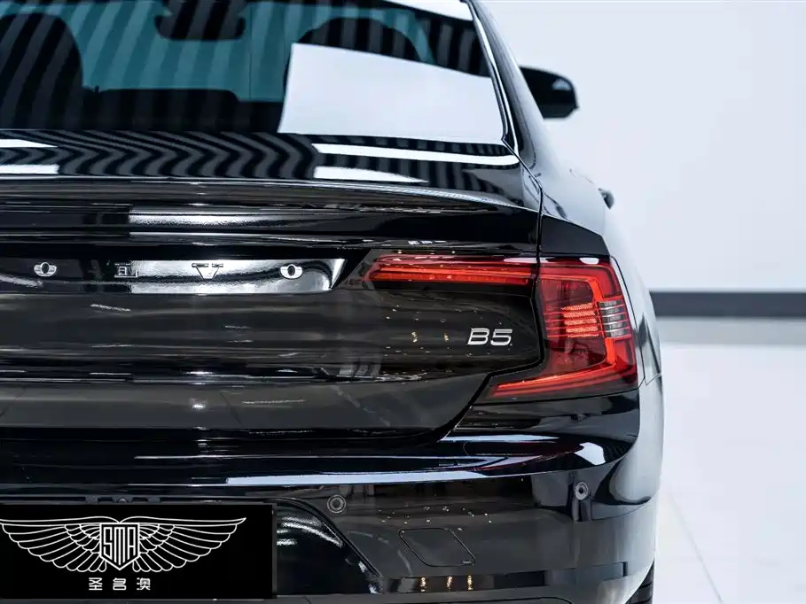 VOLVO S90 2024