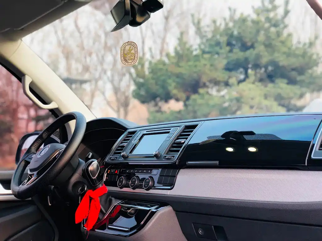 VOLKSWAGEN MULTIVAN 2018