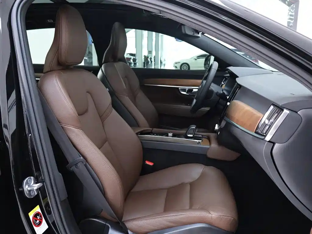 VOLVO S90 2022