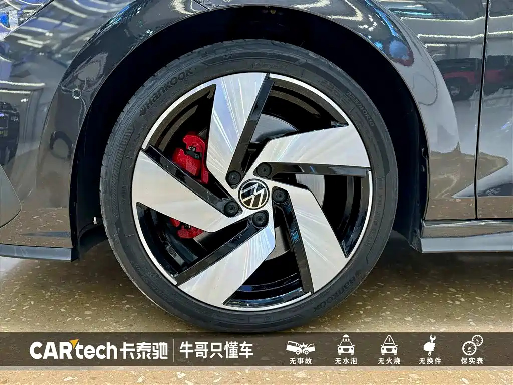 VOLKSWAGEN GOLF 2023