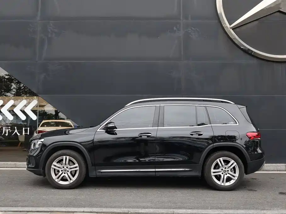 MERCEDES BENZ GLB 2023