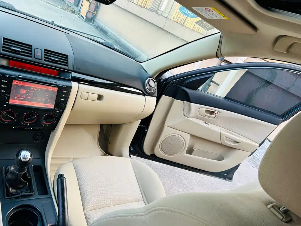 MAZDA 3 2012