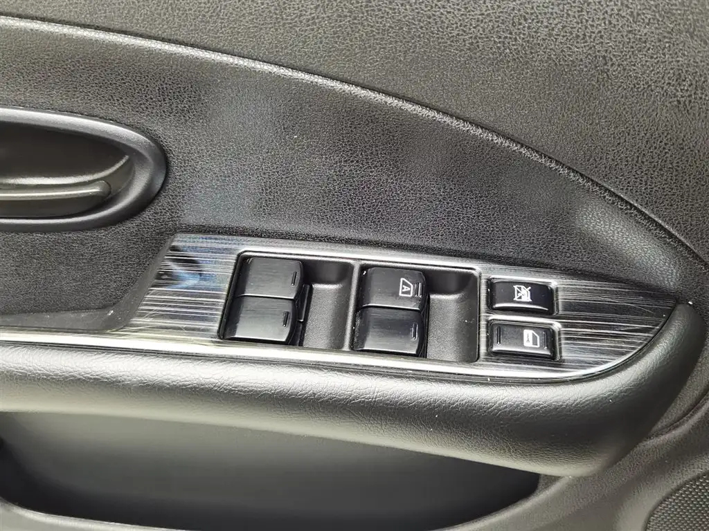 NISSAN SYLPHY 2019