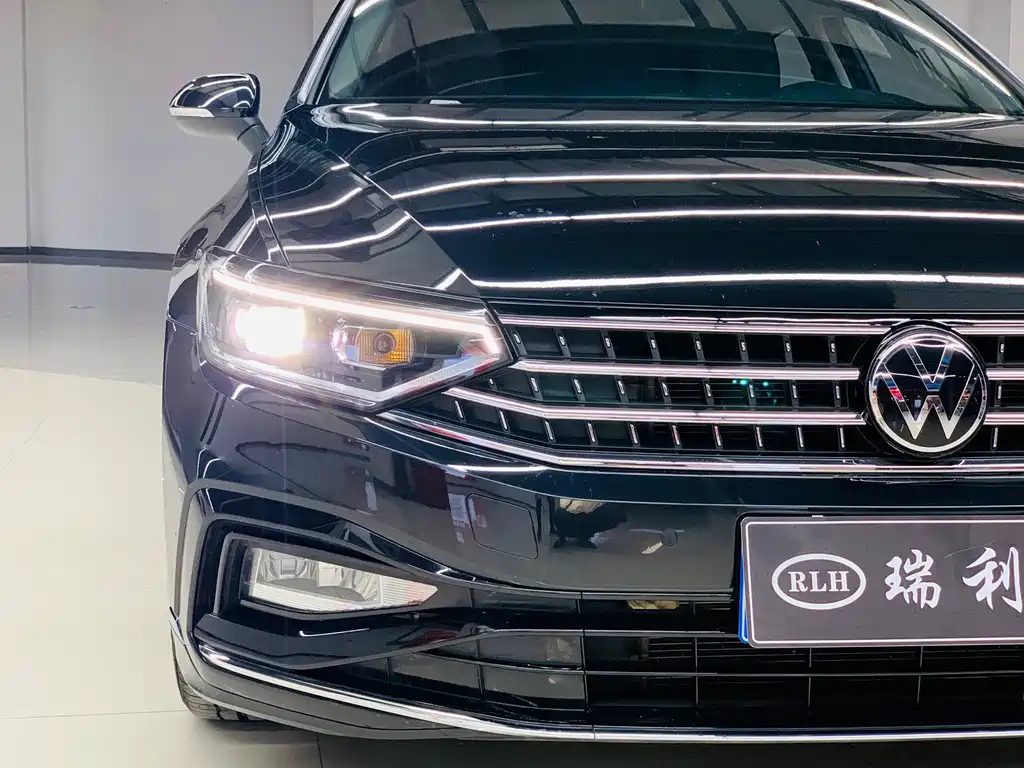 VOLKSWAGEN MAGOTAN 2023