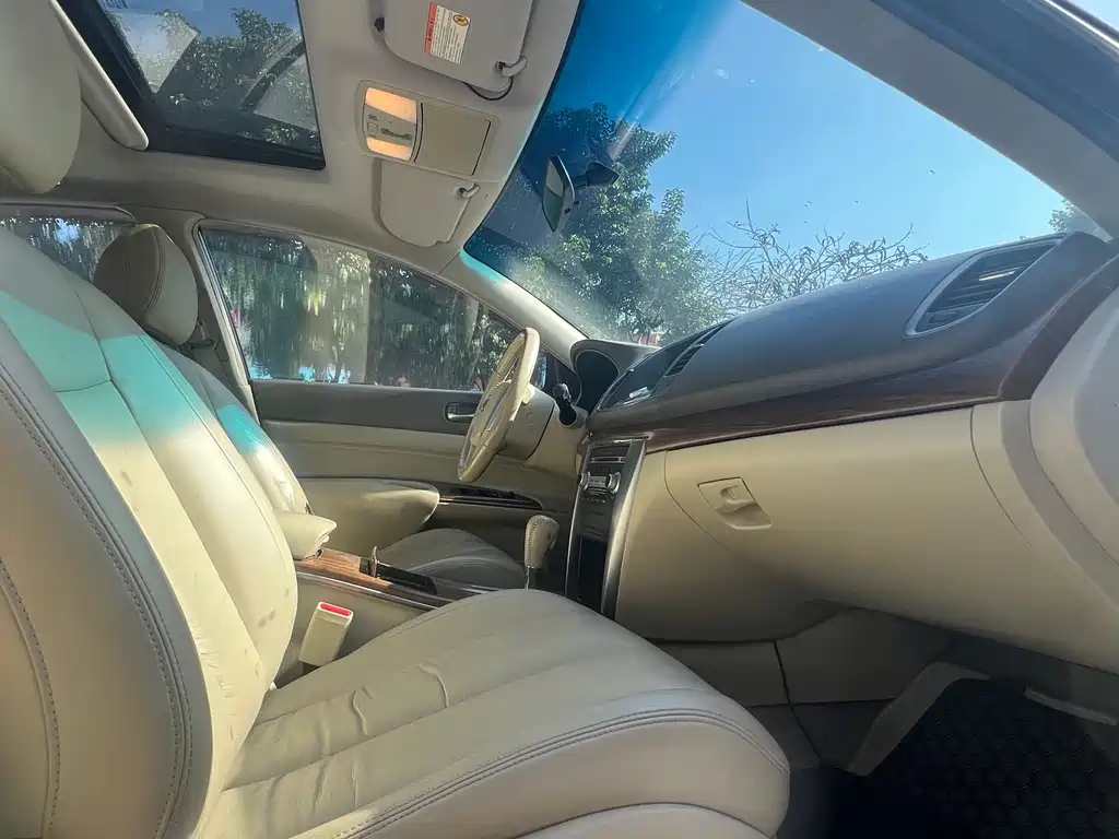 NISSAN TEANA 2011
