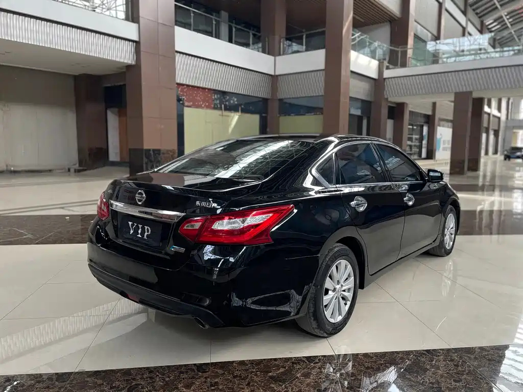NISSAN TEANA 2017