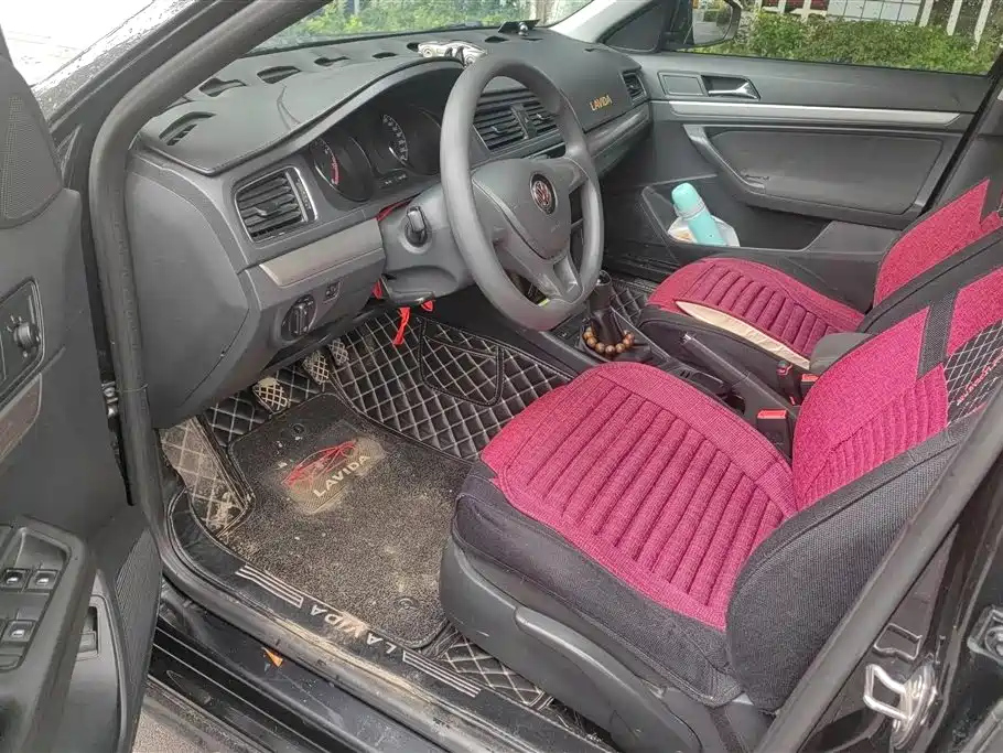 VOLKSWAGEN LAVIDA 2016