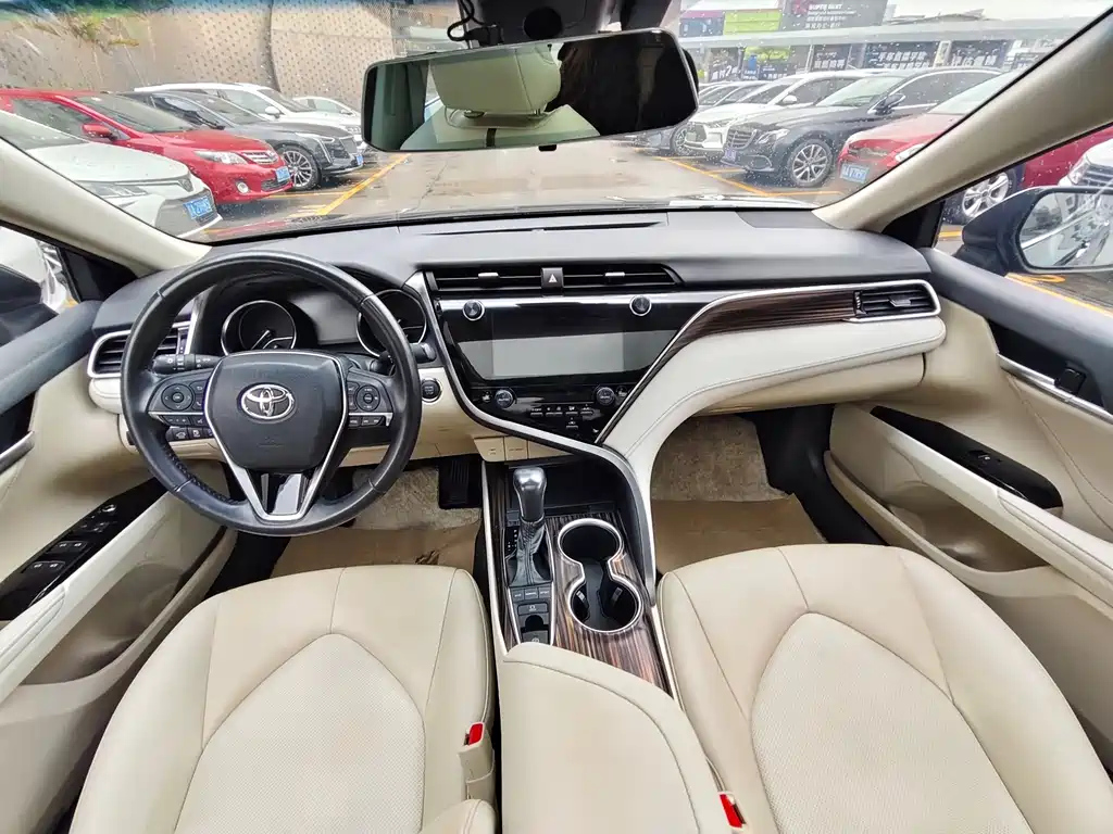 TOYOTA CAMRY 2020