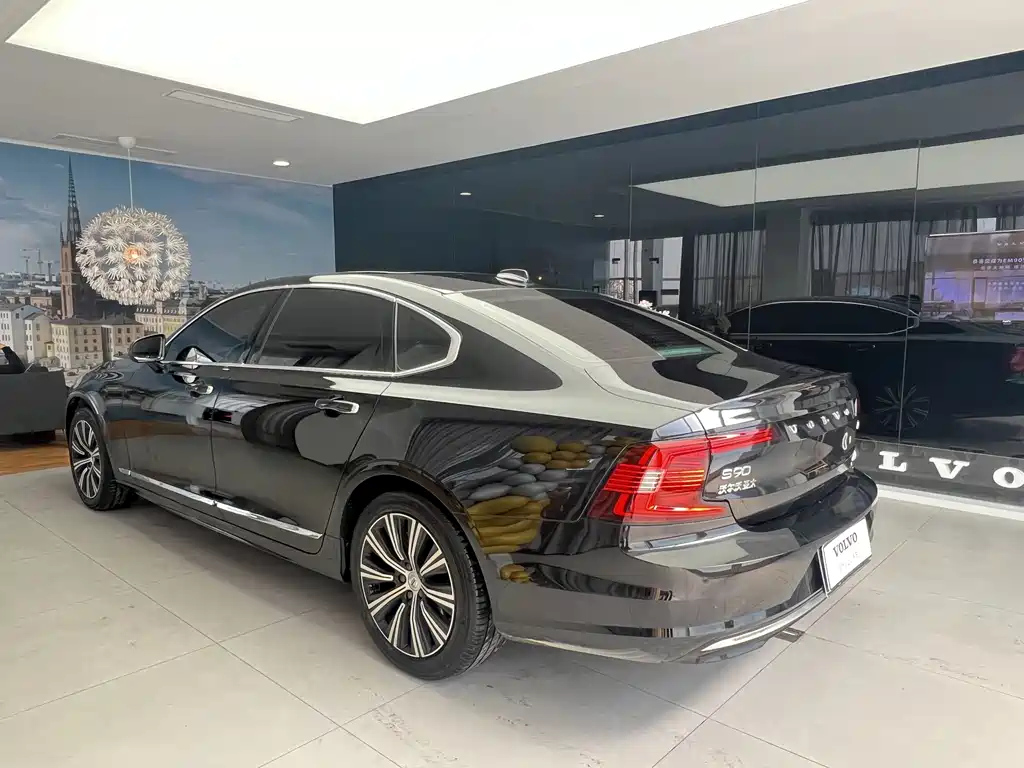 VOLVO S90 2021