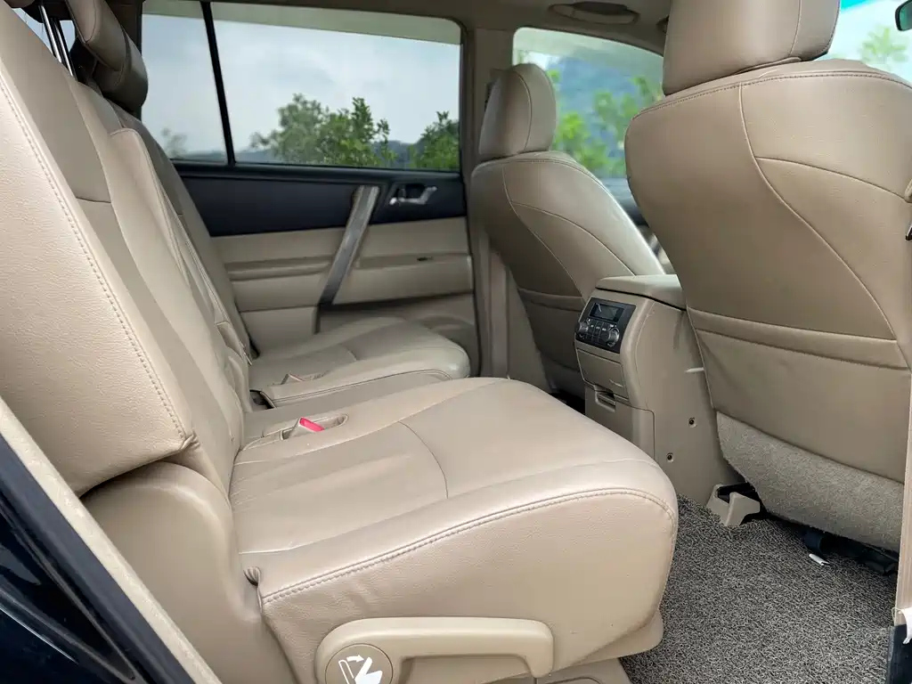 TOYOTA HIGHLANDER 2010