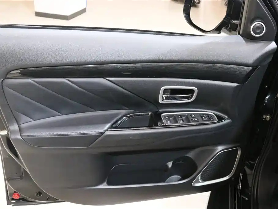 MITSUBISHI OUTLANDER 2019