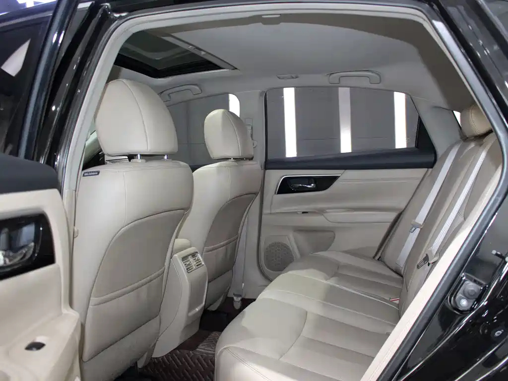 NISSAN TEANA 2019