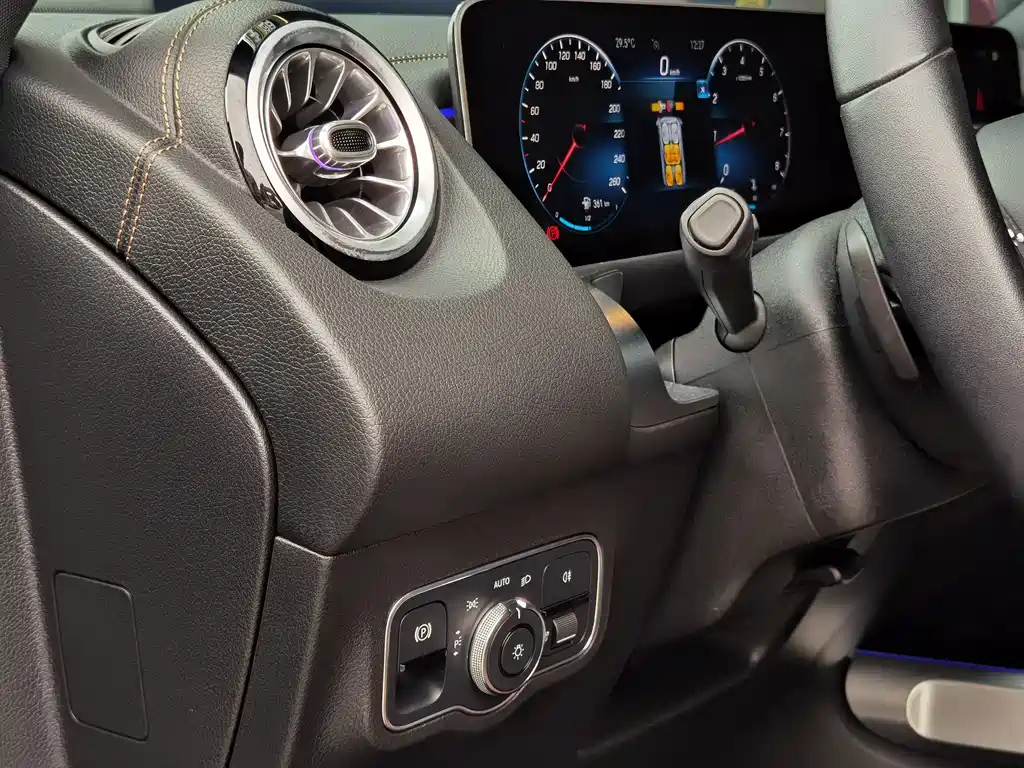 MERCEDES BENZ GLB 2020