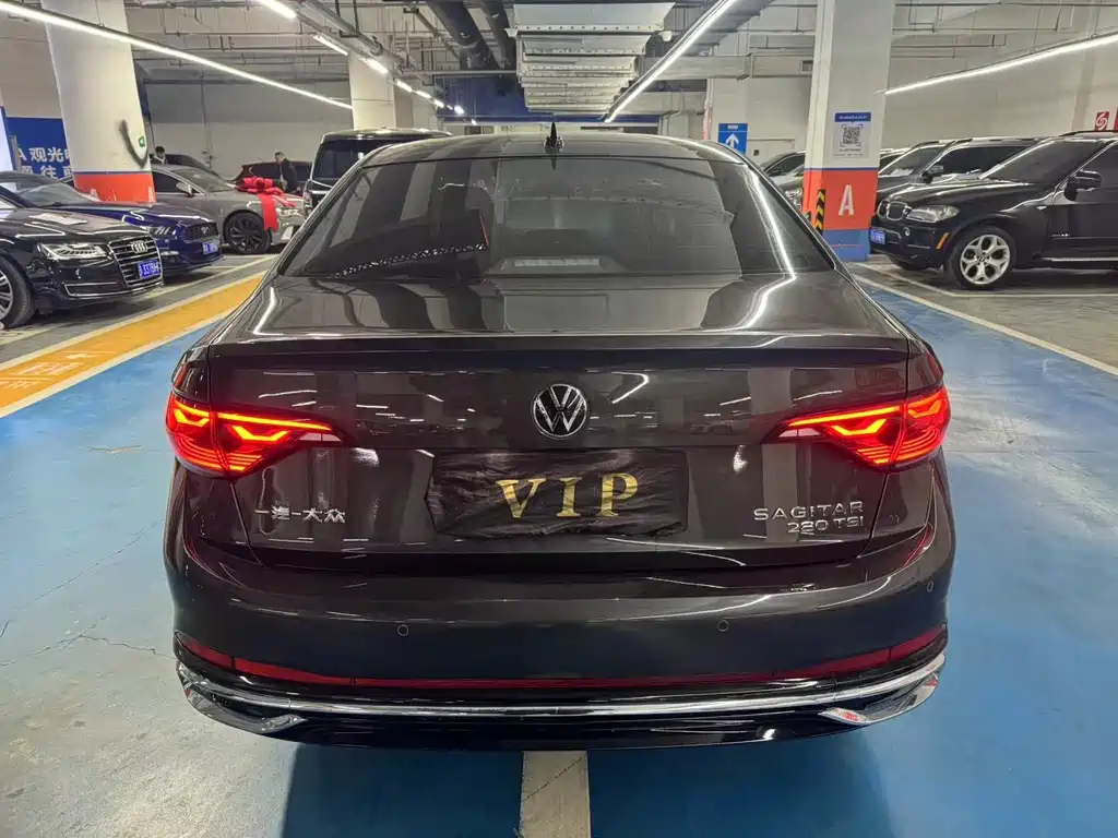 VOLKSWAGEN SAGITAR 2022