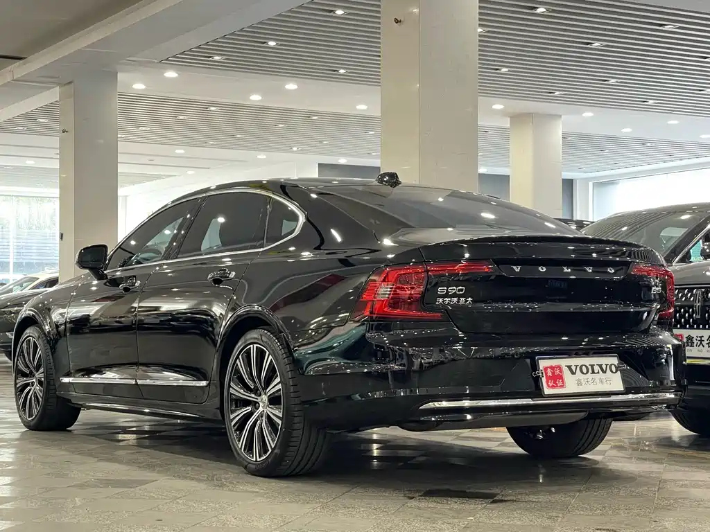VOLVO S90 2022