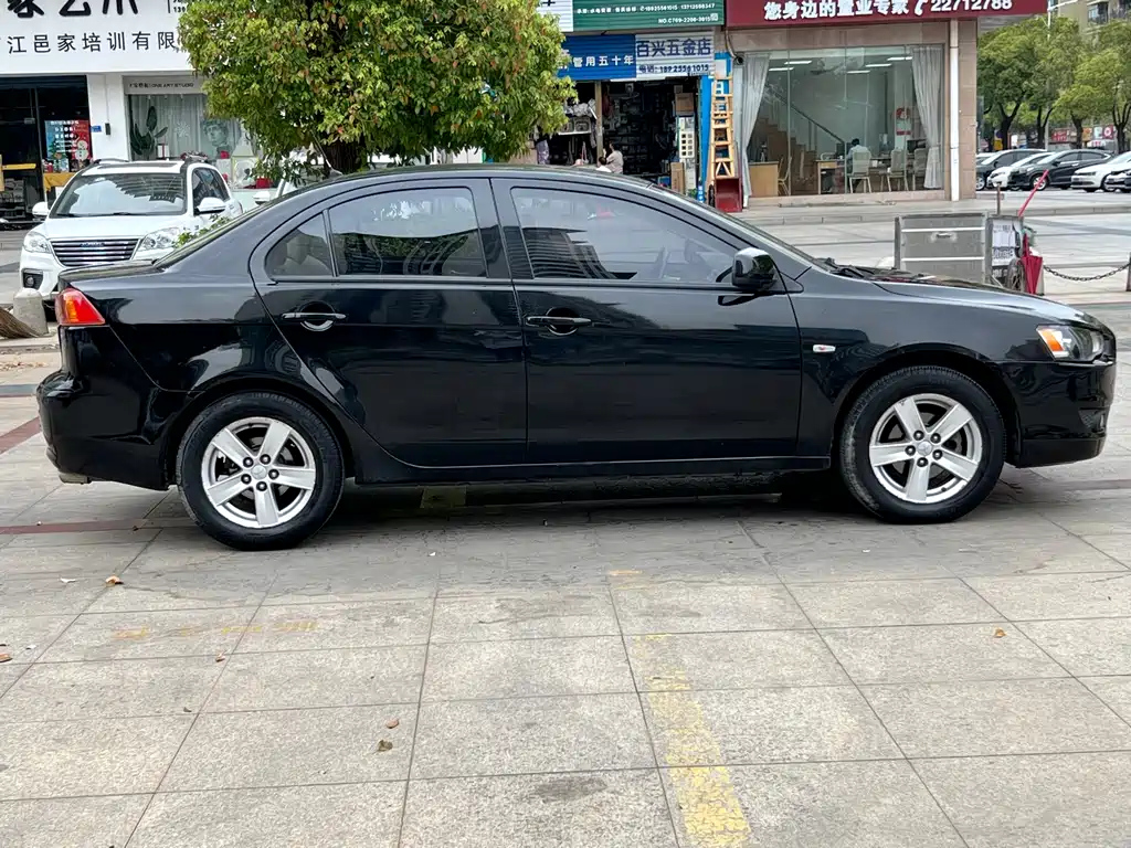MITSUBISHI LANCER EX 2010