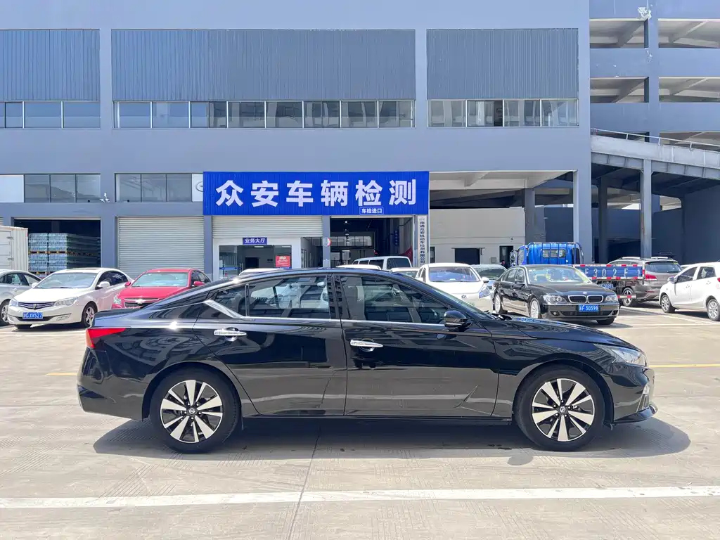NISSAN TEANA 2021