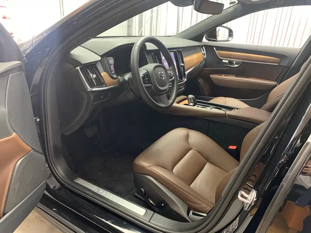 VOLVO S90 2023