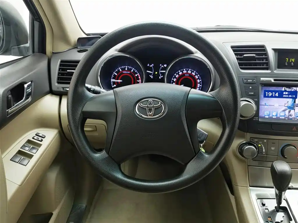 TOYOTA HIGHLANDER 2014