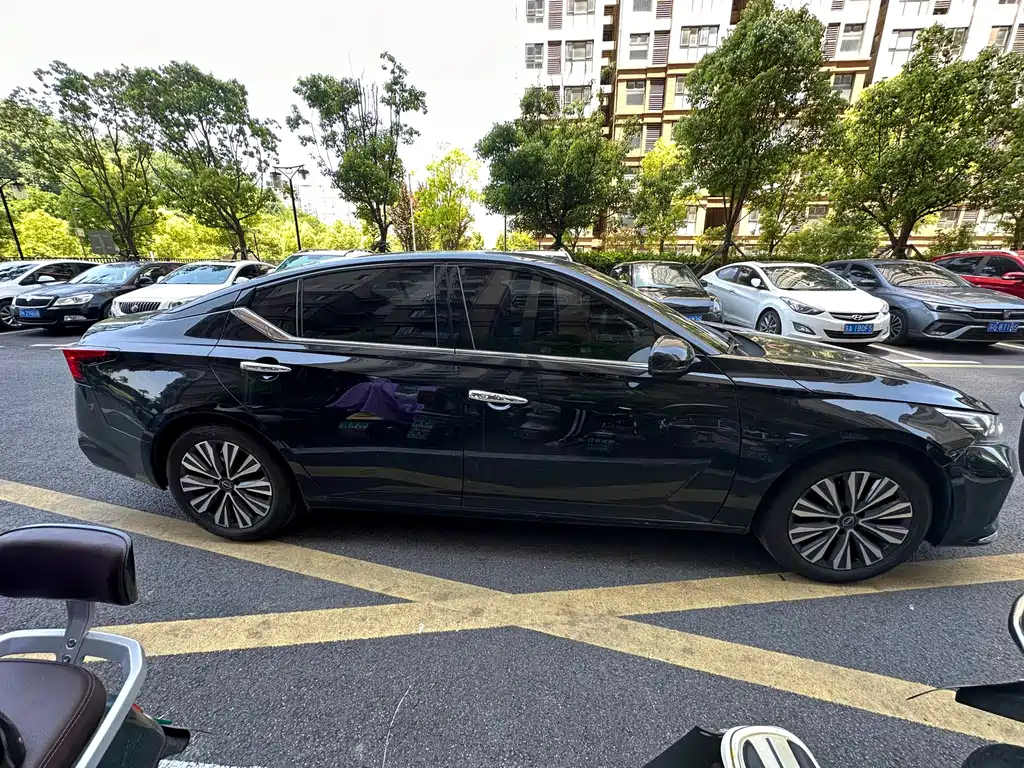 NISSAN TEANA 2023