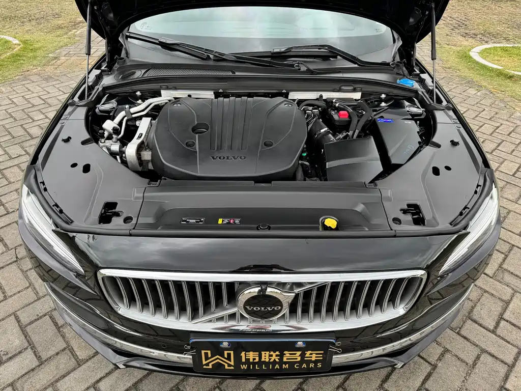 VOLVO S90 2023