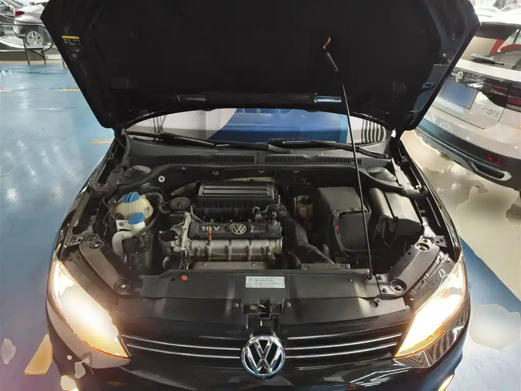 VOLKSWAGEN SAGITAR 2014