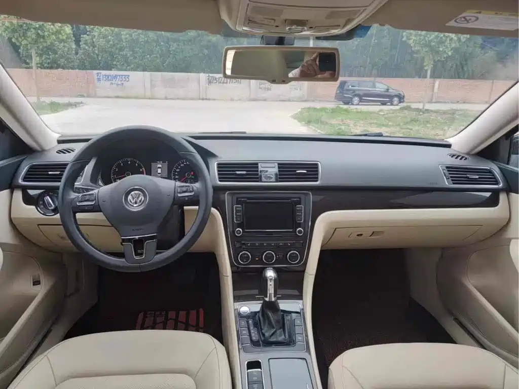 VOLKSWAGEN PASSAT 2015