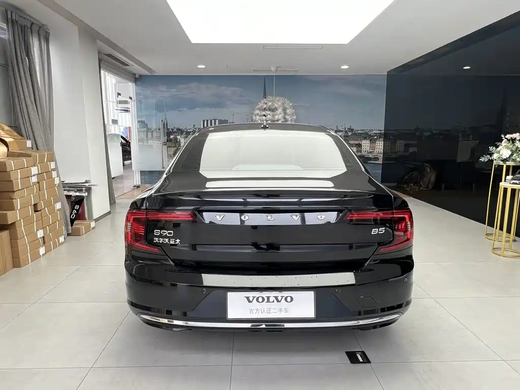 VOLVO S90 2023