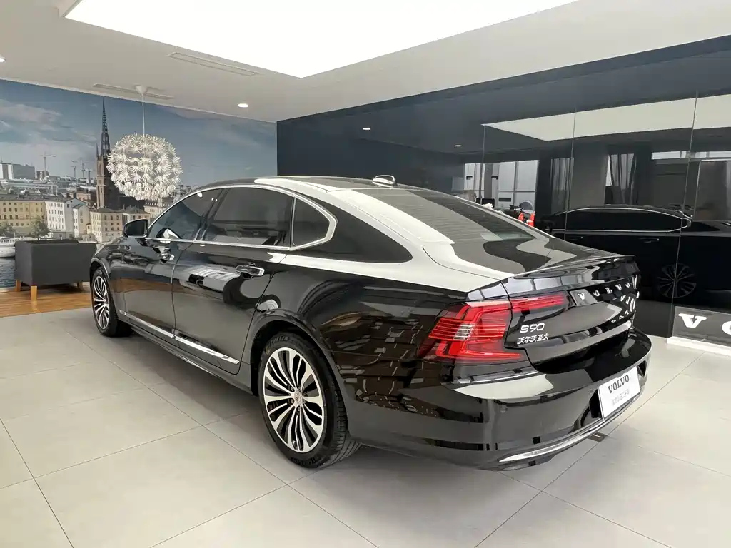 VOLVO S90 2023