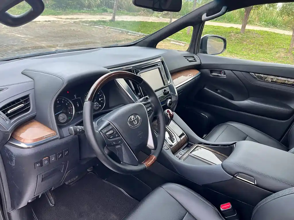 TOYOTA ALPHARD 2018