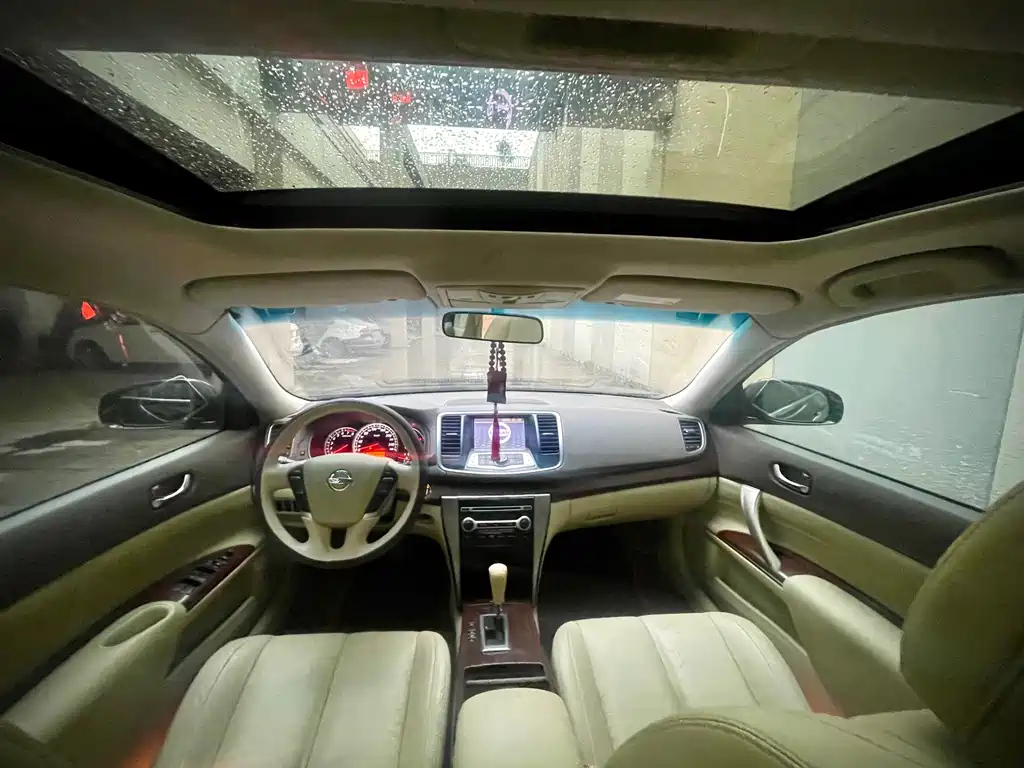 NISSAN TEANA 2010