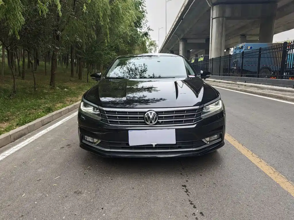 VOLKSWAGEN PASSAT 2019