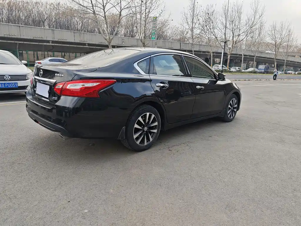NISSAN TEANA 2017