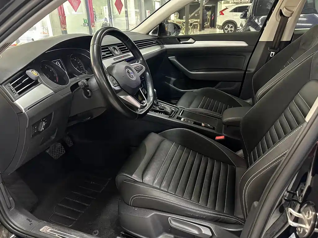 VOLKSWAGEN MAGOTAN 2020