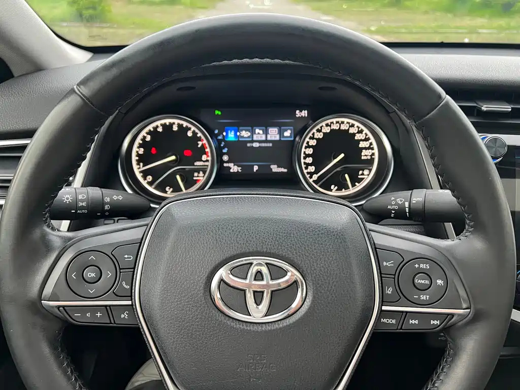 TOYOTA CAMRY 2019