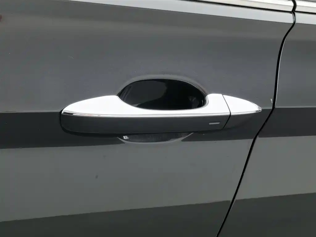 VOLKSWAGEN SAGITAR 2022