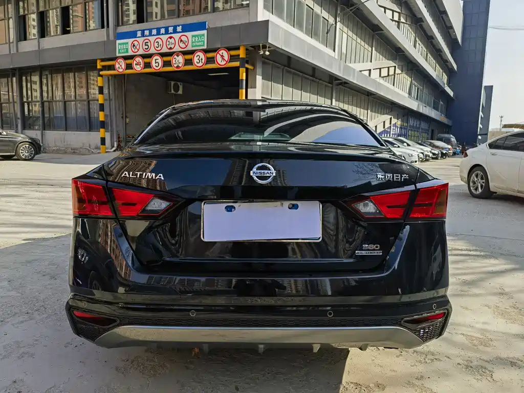 NISSAN TEANA 2020