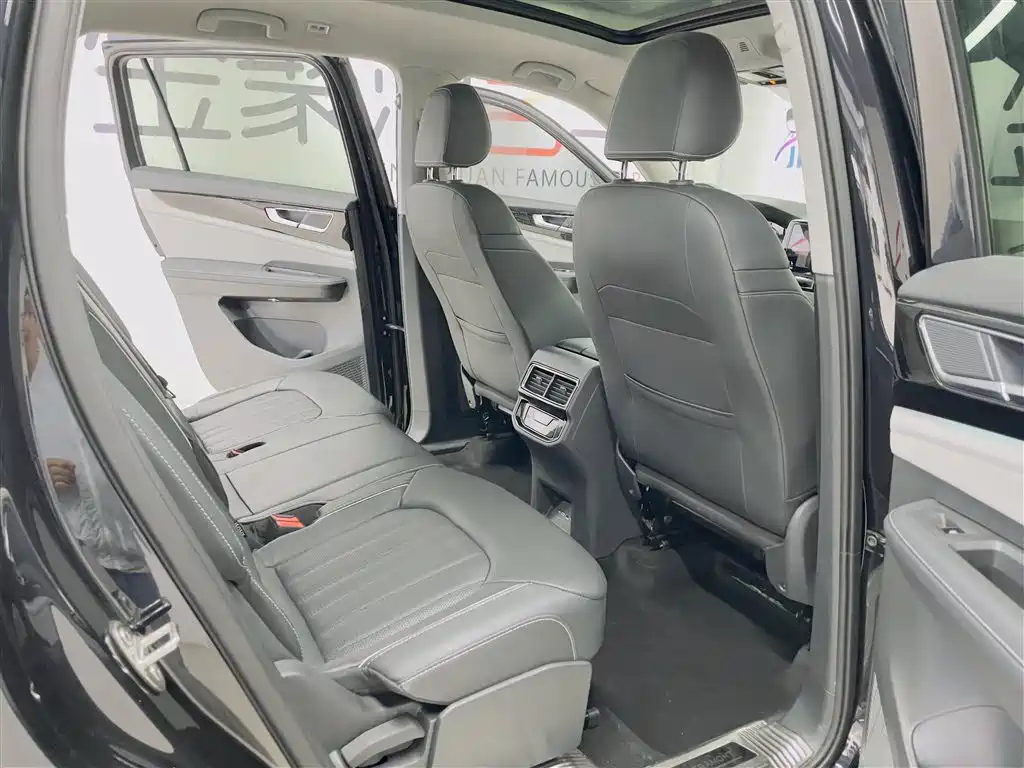 VOLKSWAGEN TOURAN 2023