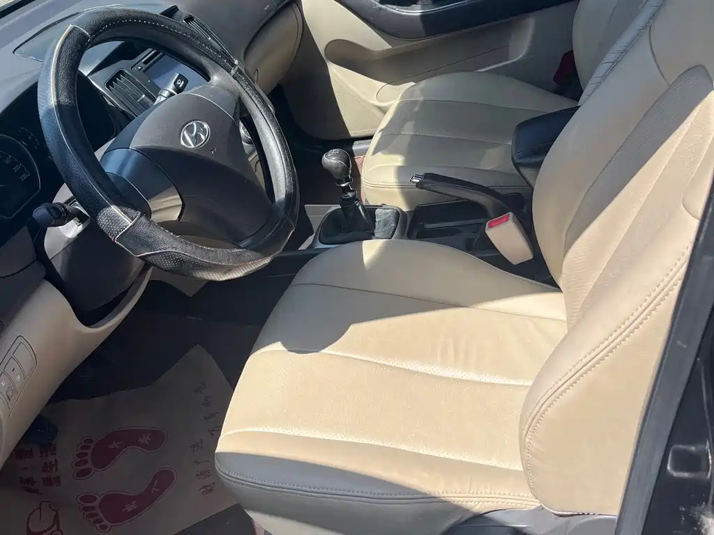 HYUNDAI CELESTA 2012