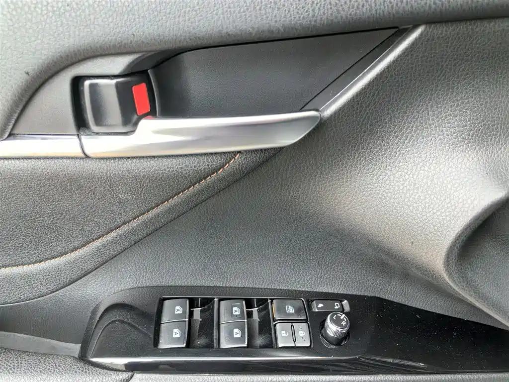 TOYOTA CAMRY 2018